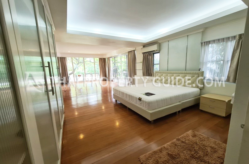 House with Shared Pool in Srinakarin 