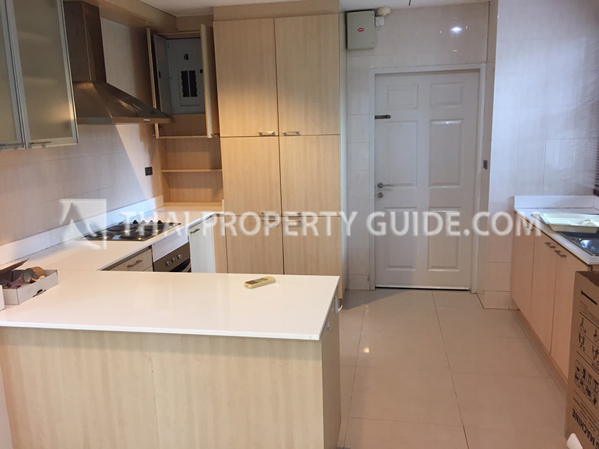 House with Shared Pool in Srinakarin 