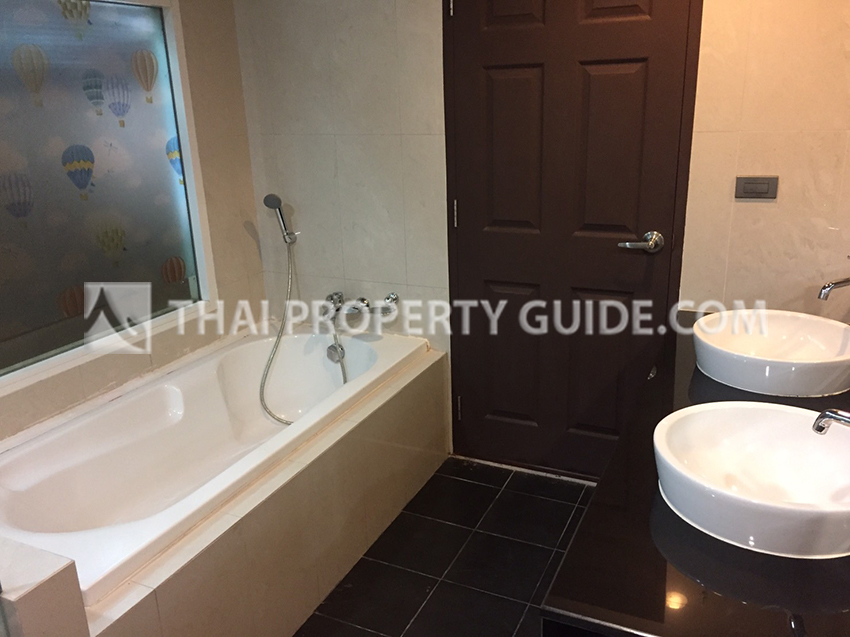 House with Shared Pool in Srinakarin 