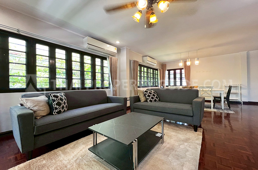 House with Shared Pool in Srinakarin 