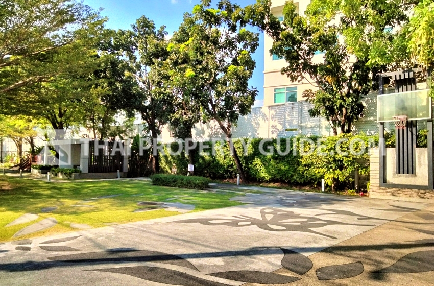 House with Shared Pool in Srinakarin 