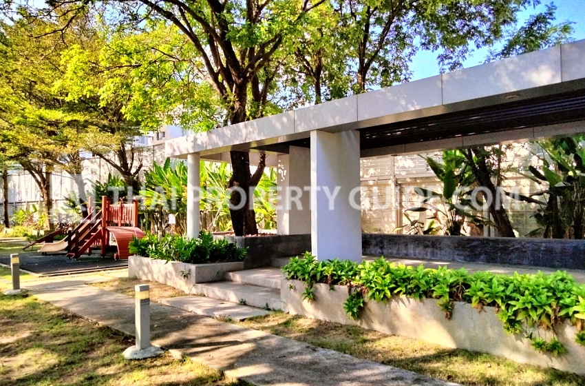 House with Shared Pool in Srinakarin 
