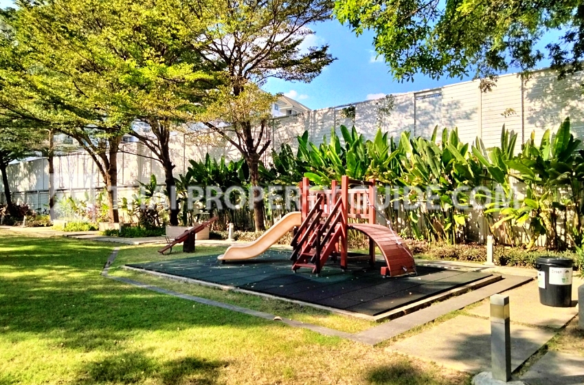 House with Shared Pool in Srinakarin 