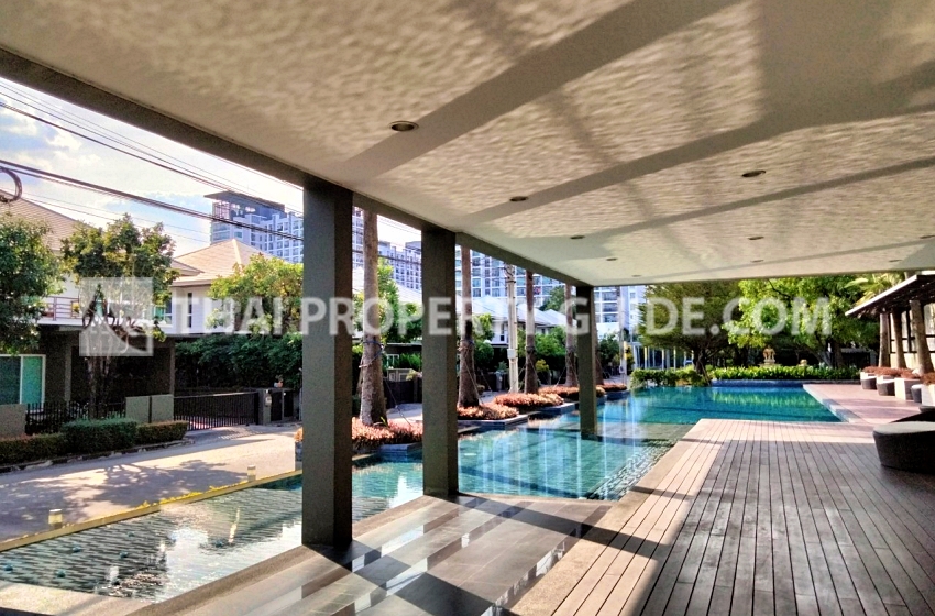 House with Shared Pool in Srinakarin 