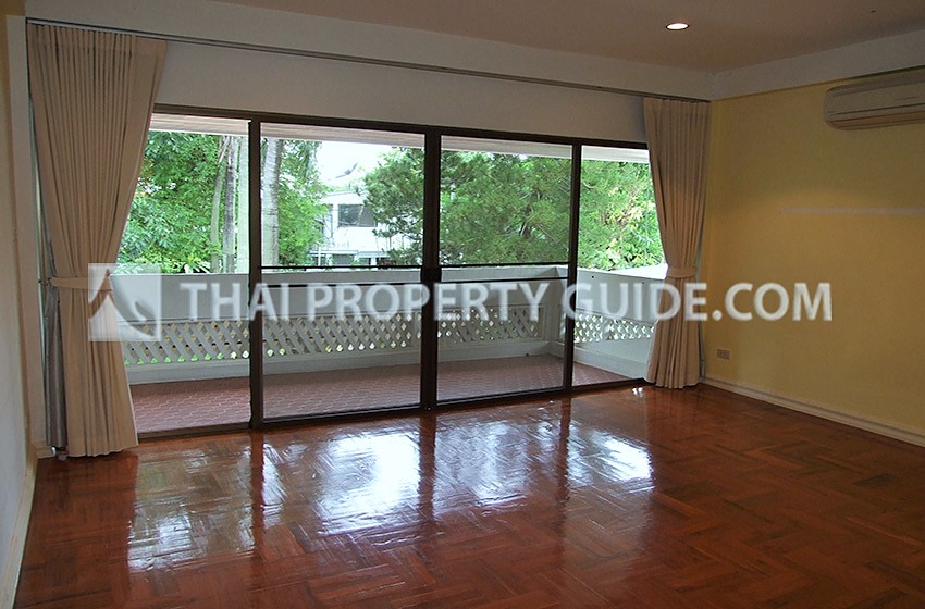 House with Shared Pool in Sukhumvit : Panya Village On-Nut 