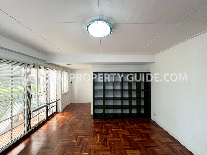 House with Shared Pool in Sukhumvit : Panya Village On-Nut 