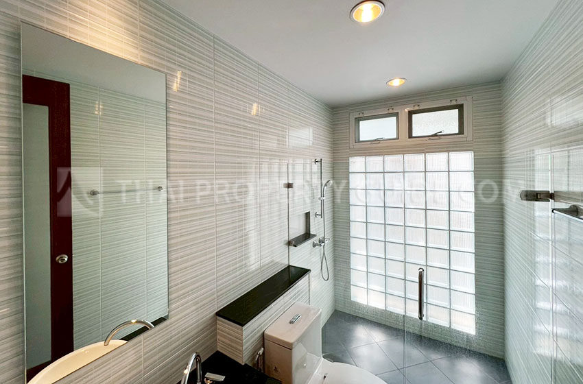 House with Shared Pool in Sukhumvit : Panya Village On-Nut 