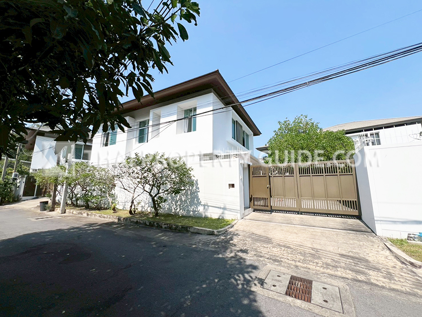 House with Shared Pool in Sukhumvit 