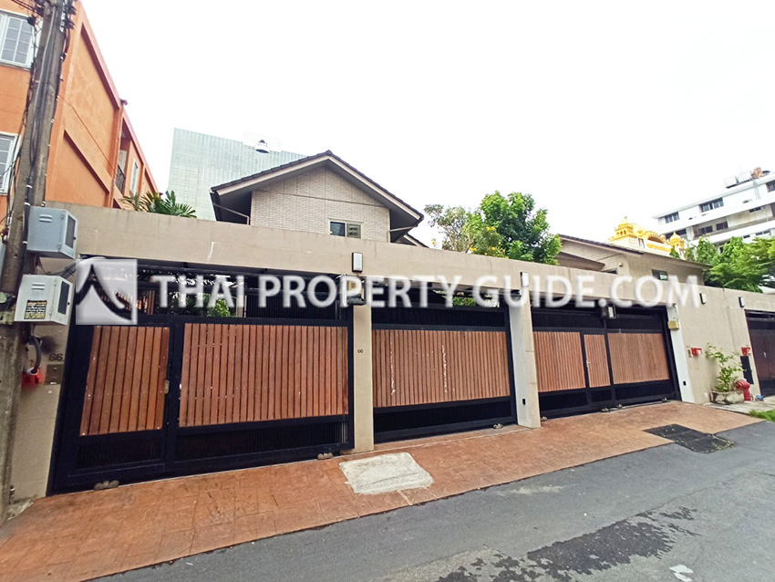 House with Shared Pool in Sukhumvit 
