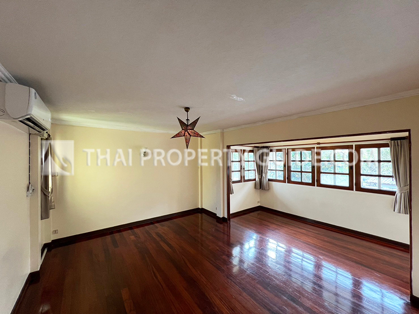 House with Shared Pool in Sukhumvit : Panya Village On-Nut 