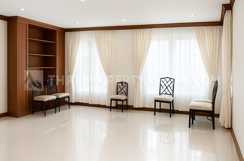 House with Shared Pool in Sukhumvit 