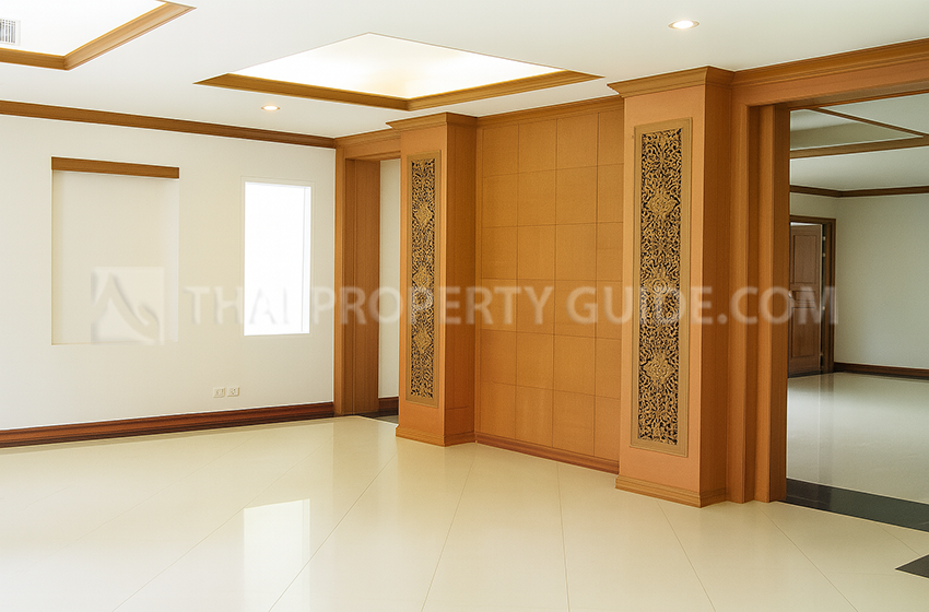 House with Shared Pool in Sukhumvit 