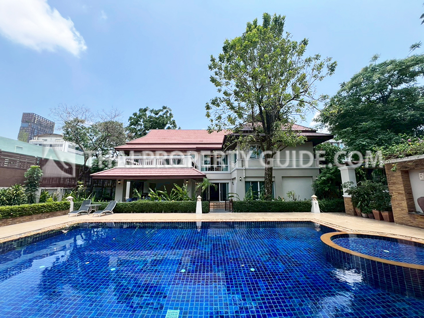 House with Shared Pool for rent in Sukhumvit