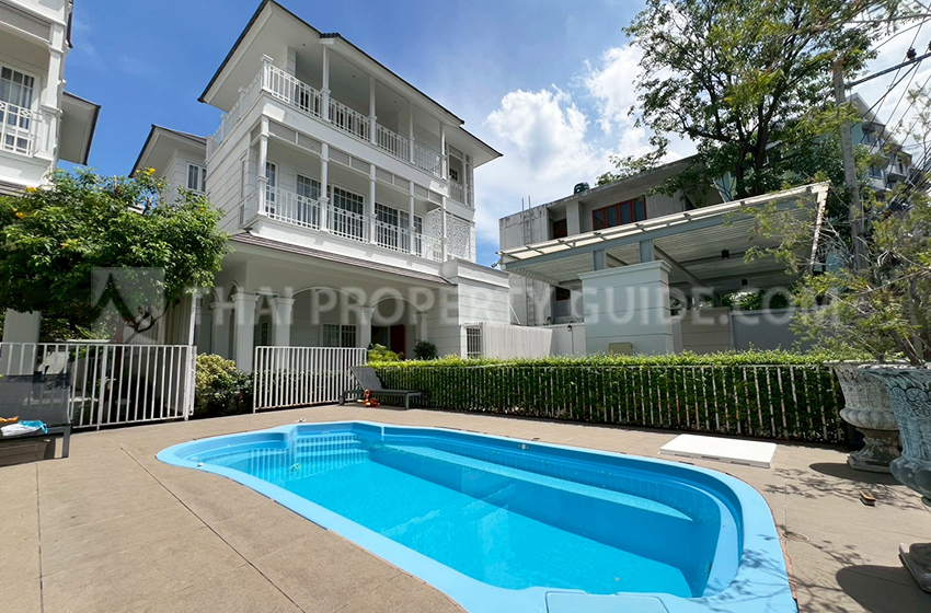 House with Shared Pool in Sukhumvit