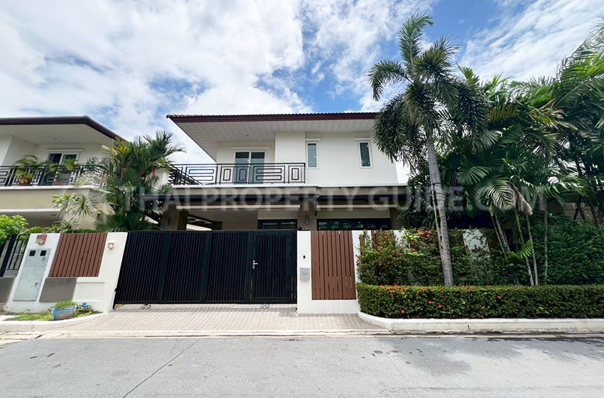 House with Shared Pool in Sukhumvit 