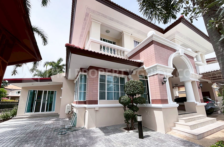 House with Shared Pool for rent in Sukhumvit