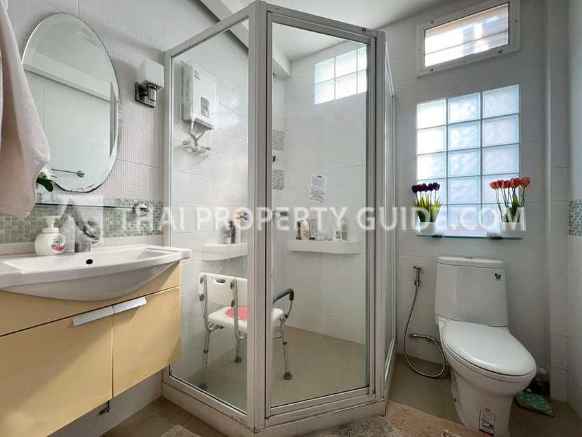 House with Shared Pool in Sukhumvit 