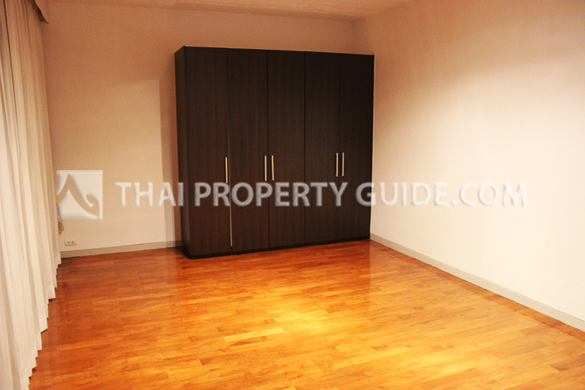 House with Shared Pool in Vibhavadi Rangsit 