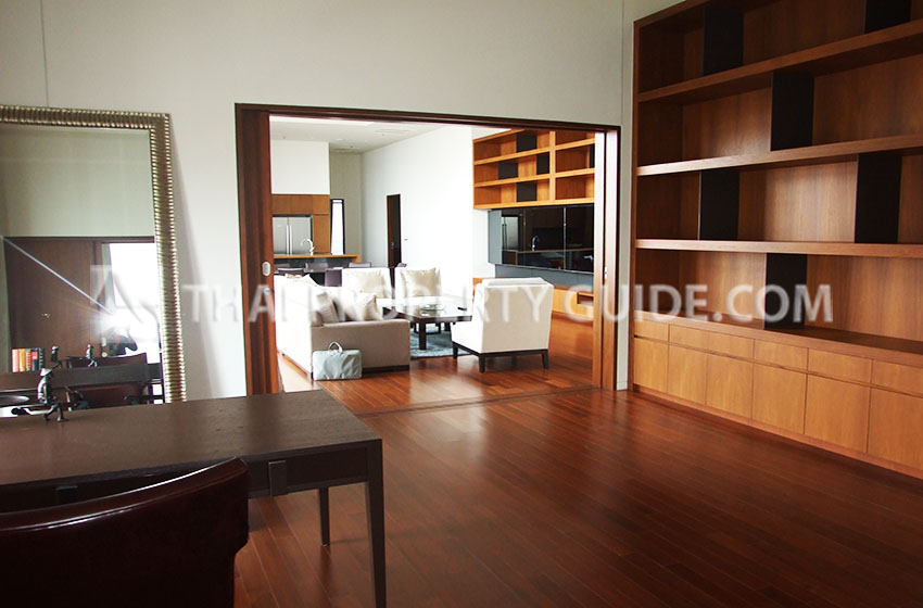 Penthouse in Ploenchit : Hansar Rajdamri 