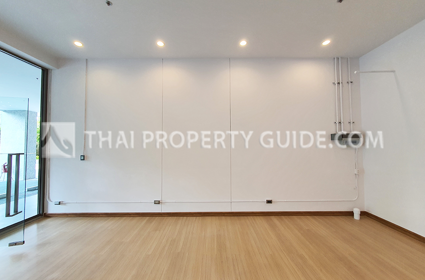 Shophouse in Sukhumvit 