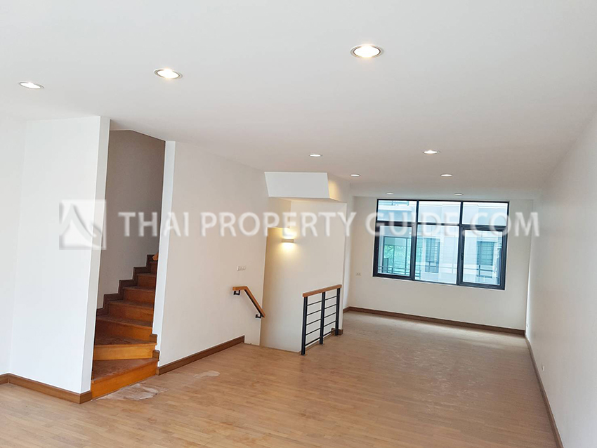 Townhouse in Bangnatrad 