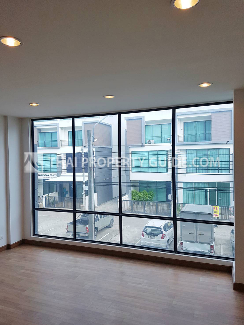 Townhouse in Bangnatrad 