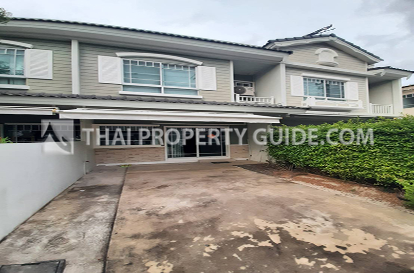 Townhouse in Bangnatrad 