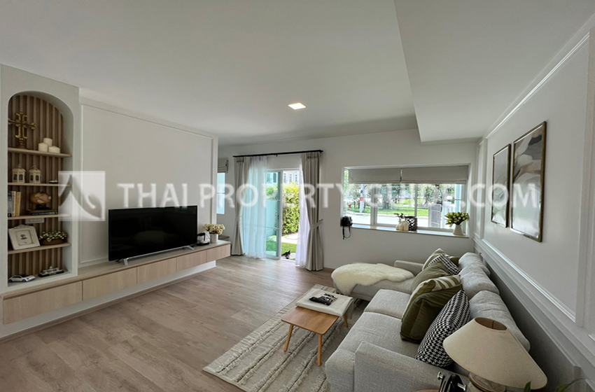 Townhouse in Bangnatrad 