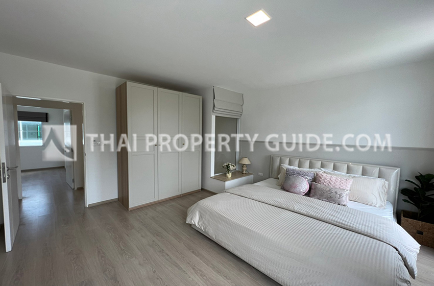Townhouse in Bangnatrad 