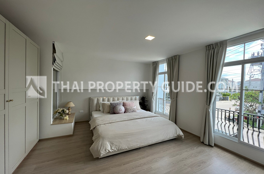 Townhouse in Bangnatrad 