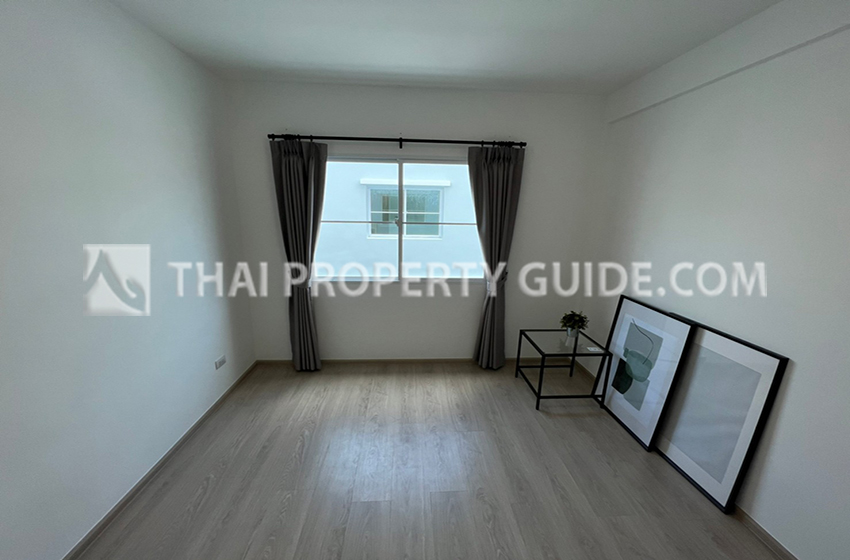 Townhouse in Bangnatrad 