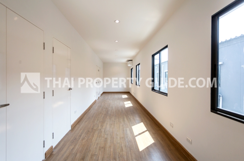 Townhouse in Bangnatrad 