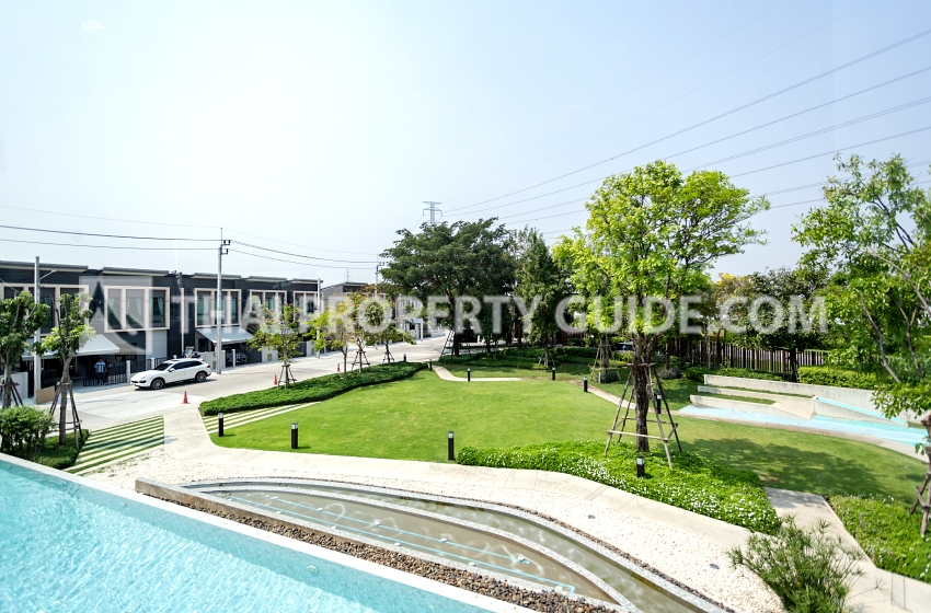 Townhouse in Bangnatrad 