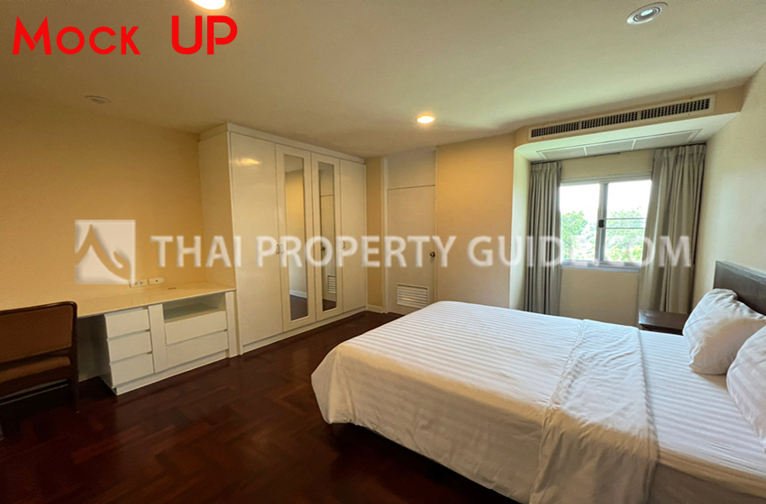 Townhouse in Chaengwattana (near Nichada Thani) 