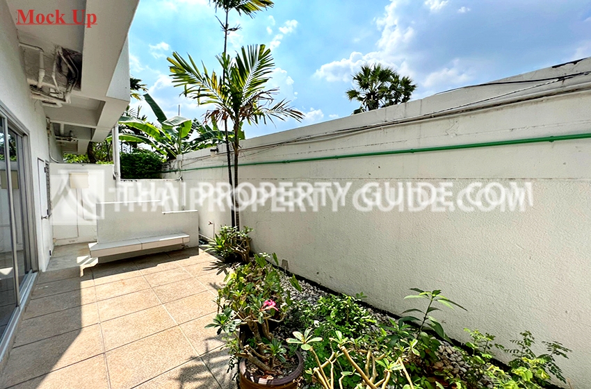 Townhouse in Chaengwattana (near Nichada Thani) 