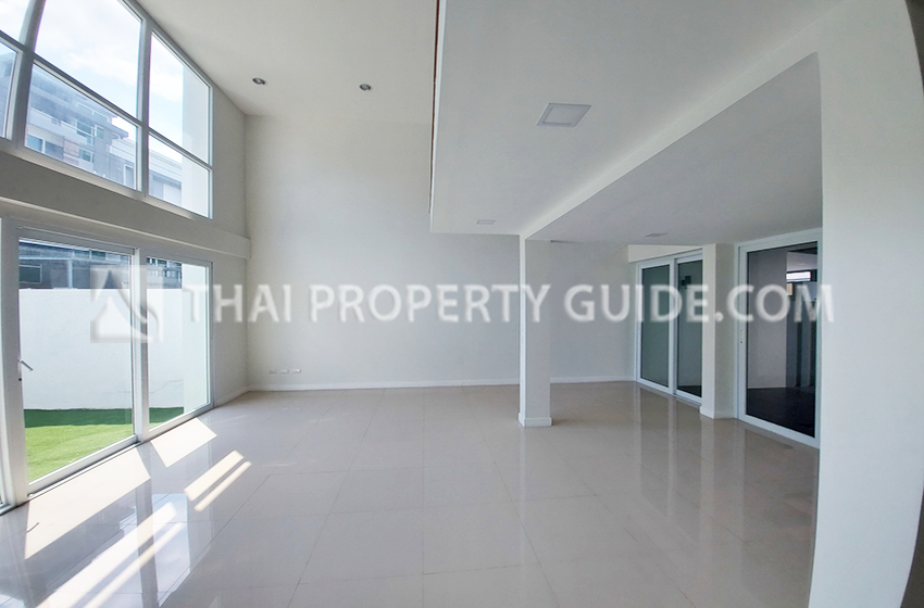 Townhouse in Lat Phrao 
