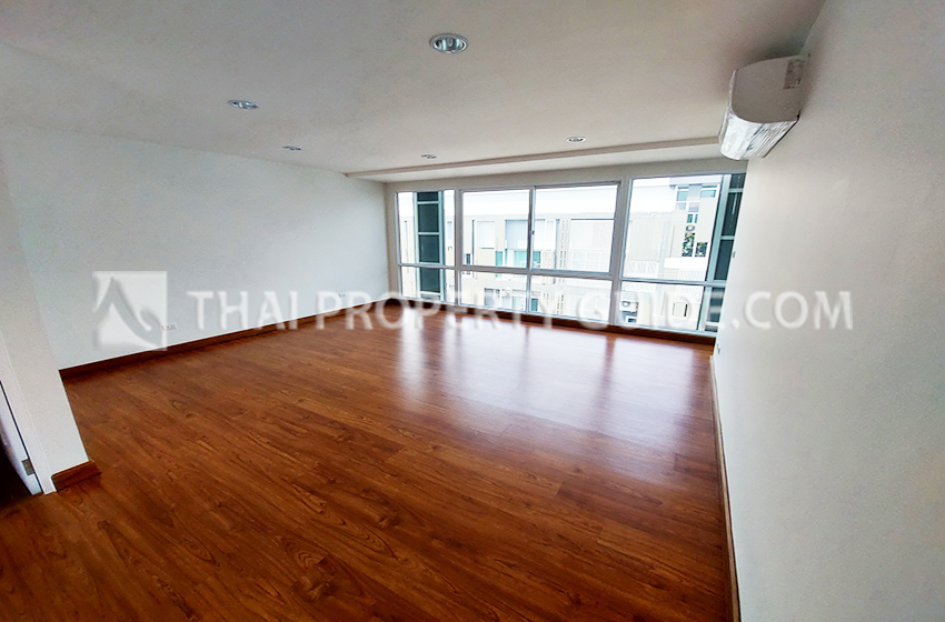 Townhouse in Lat Phrao 