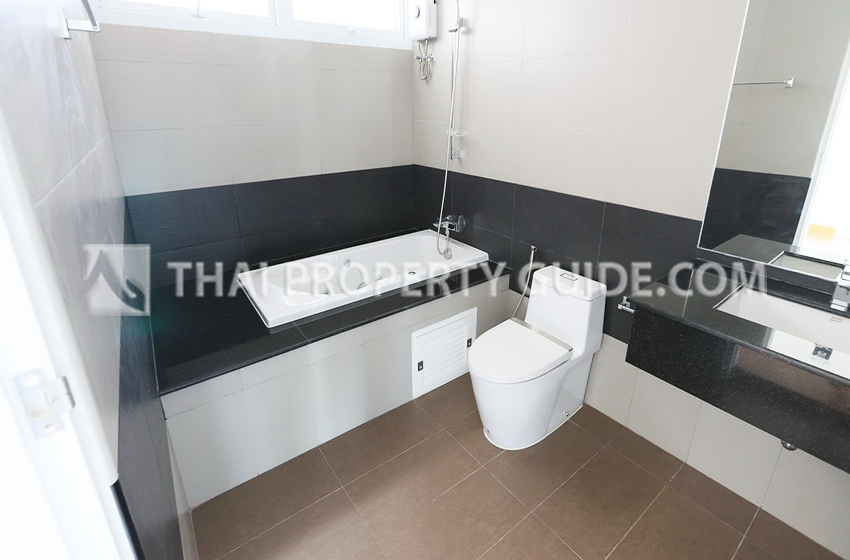 Townhouse in Lat Phrao 