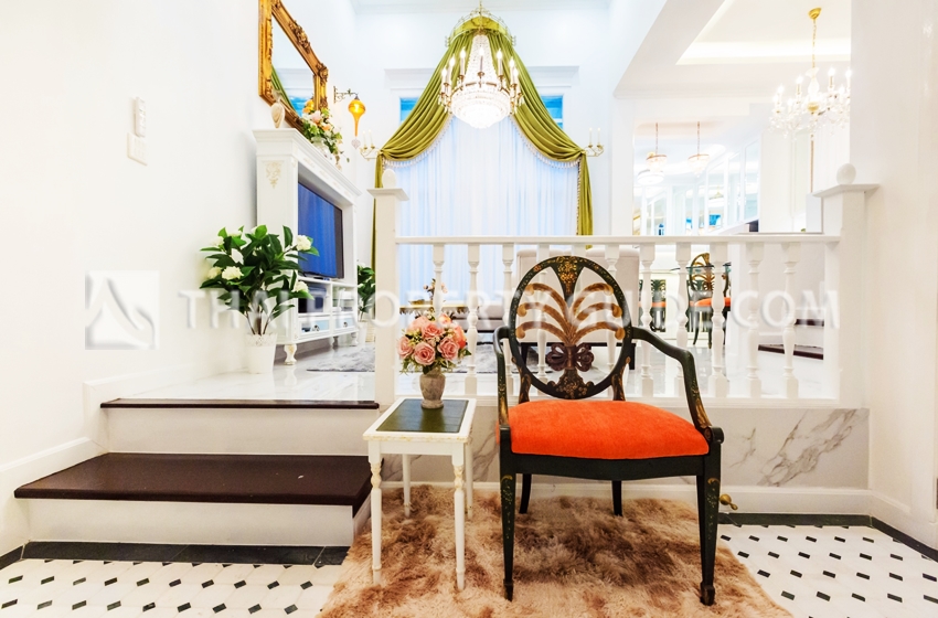 Townhouse in Lat Phrao 