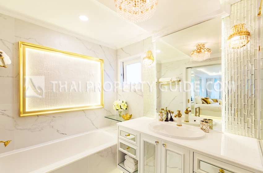 Townhouse in Lat Phrao 