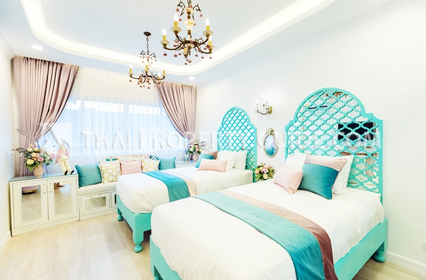 Townhouse in Lat Phrao 