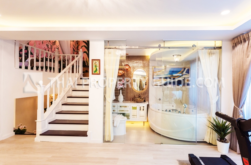 Townhouse in Lat Phrao 
