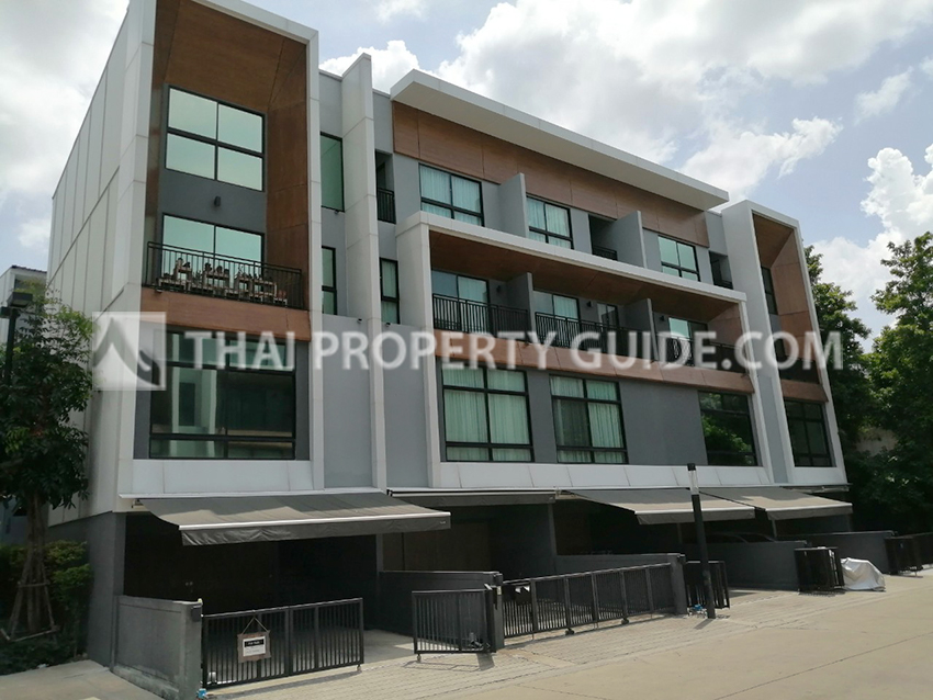 Townhouse for rent in Pattanakarn