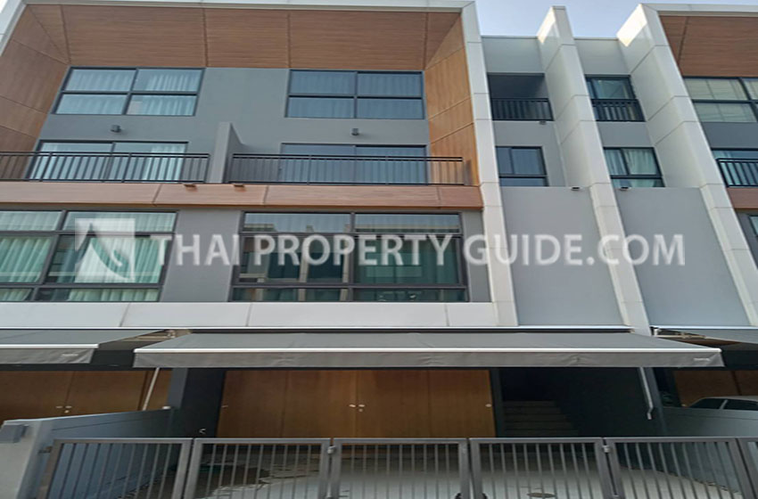 Townhouse in Pattanakarn 