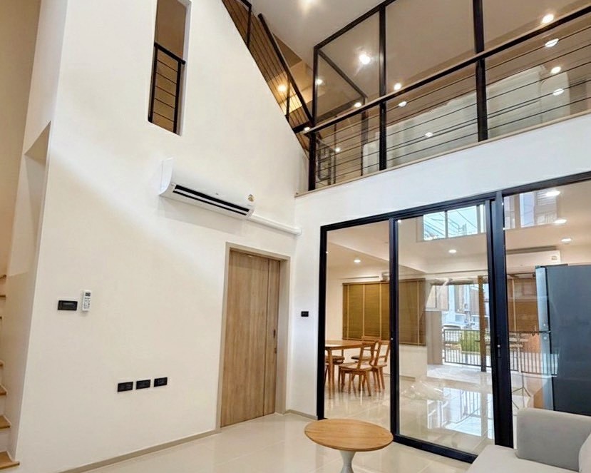 Townhouse in Pattanakarn 