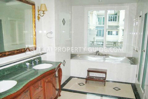 Townhouse in Rama 3 