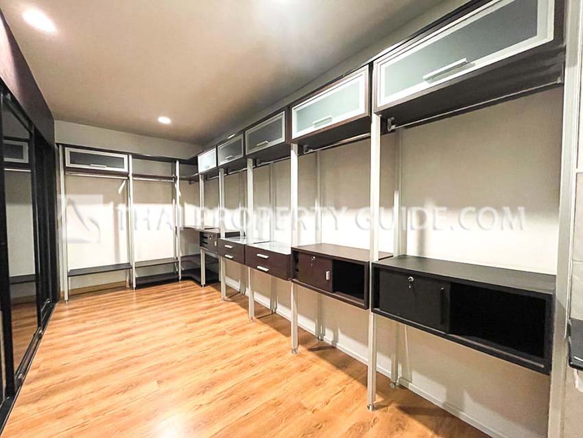 Townhouse in Rama 3 