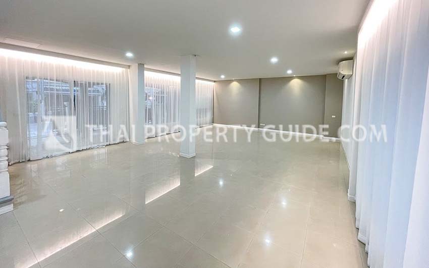 Townhouse in Rama 3 