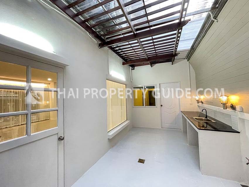 Townhouse in Rama 3 