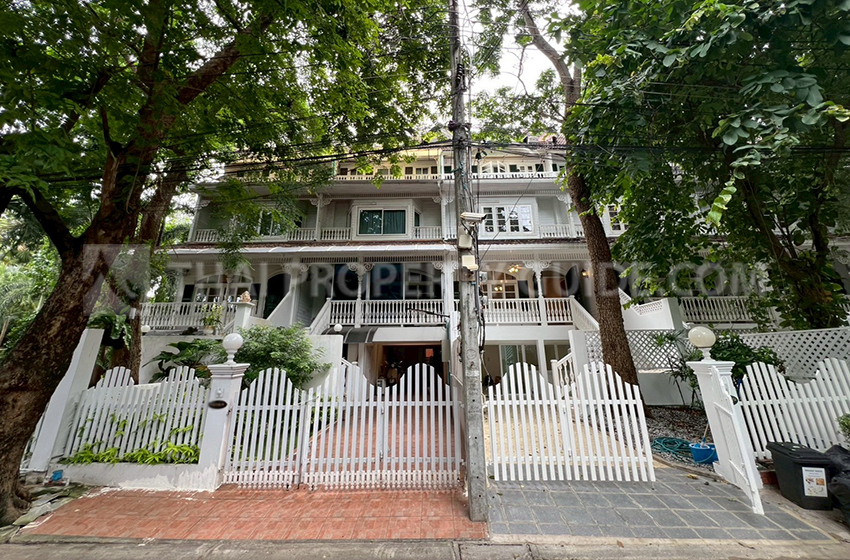 Townhouse in Sukhumvit 